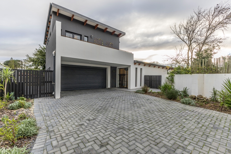 5 Bedroom Property for Sale in Mikro Park Western Cape